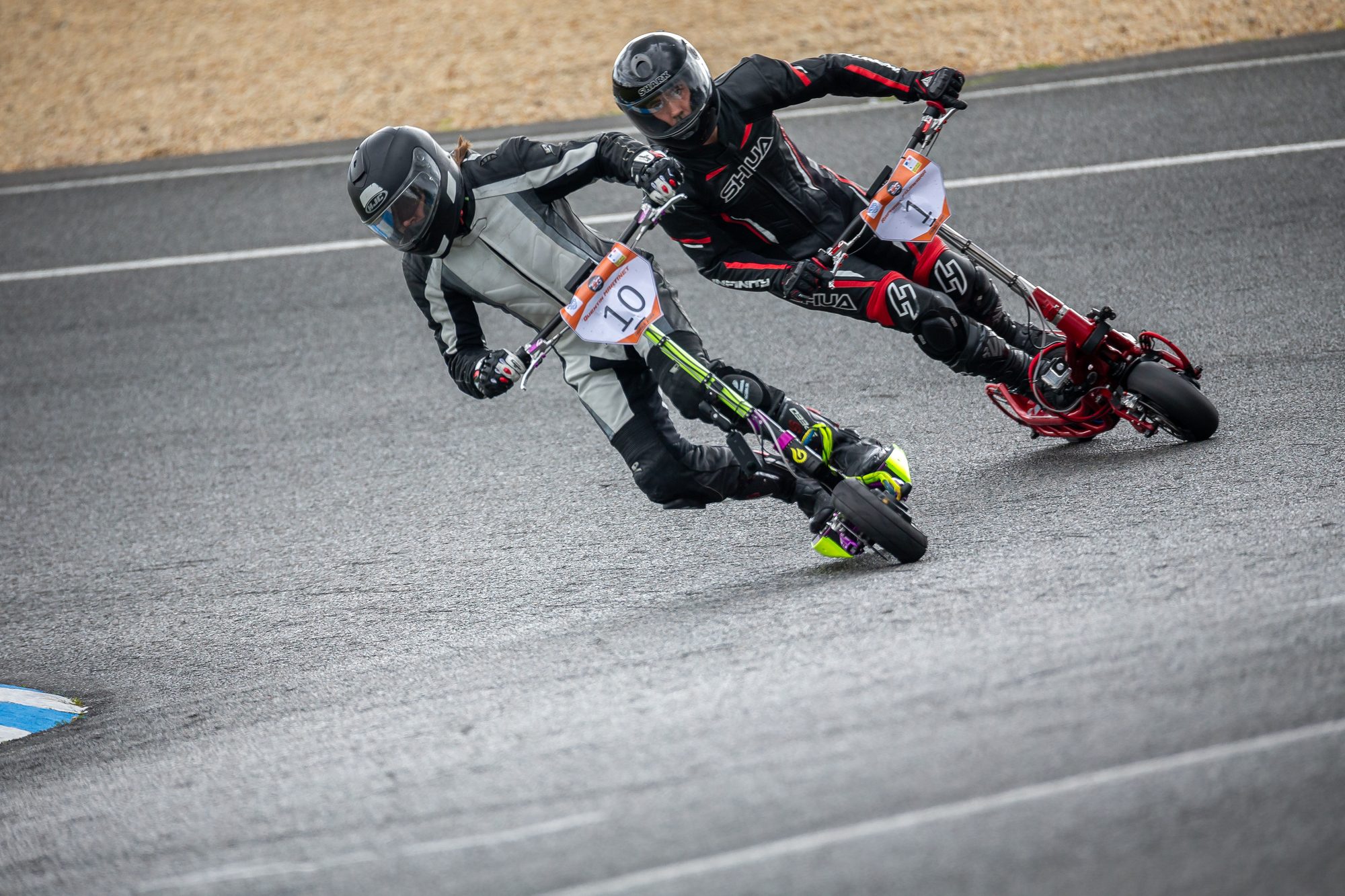 La RM-One et la SR-One à la corde en course E’trott Racing