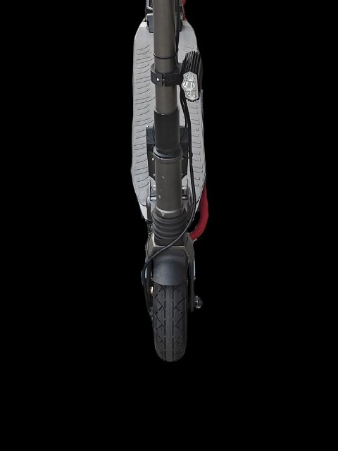 L’E-Twow GT préparée par Rage Mechanics, sur fond noir
