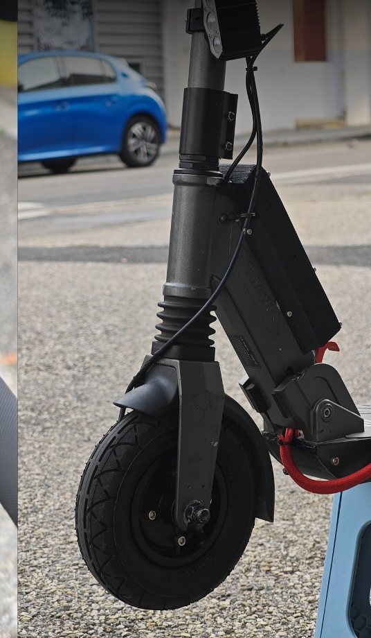 Roue avant gonflable de l’E-Twow GT