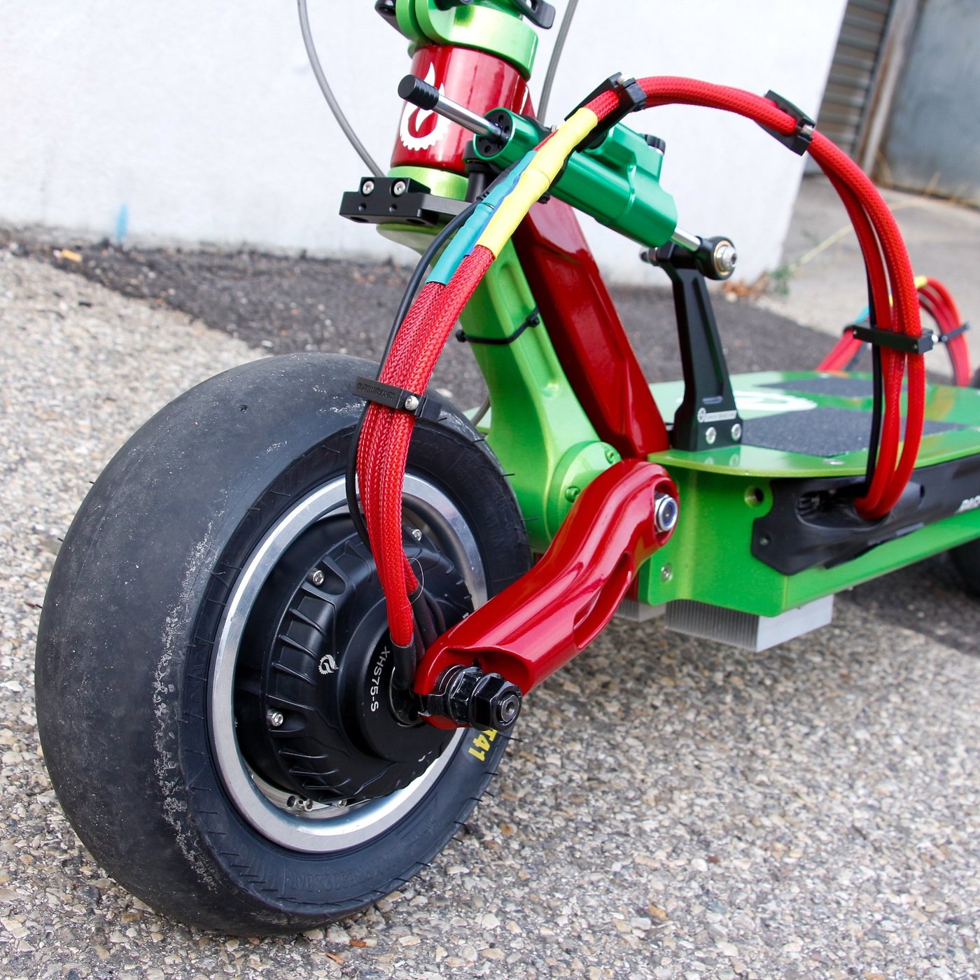 Roue arrière et moteur XHS-75 de la Thunder 1 Evo