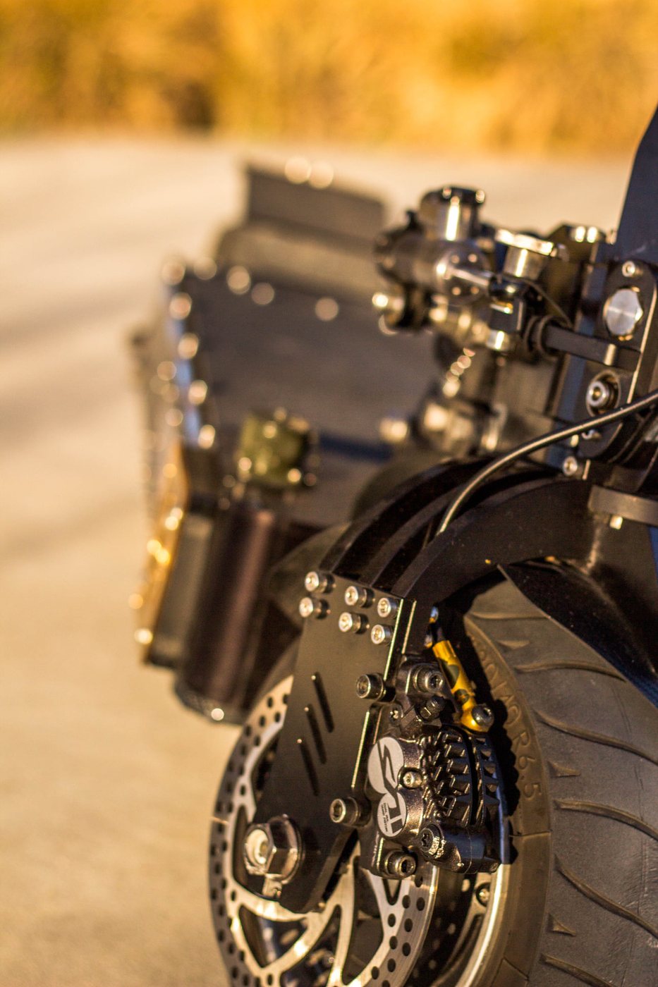 Moteur XHS75 et étrier avant de la Weped SST