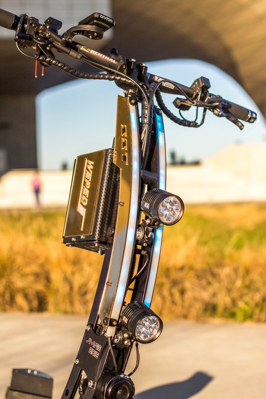 Colonne de la Weped SST : LED et support doré