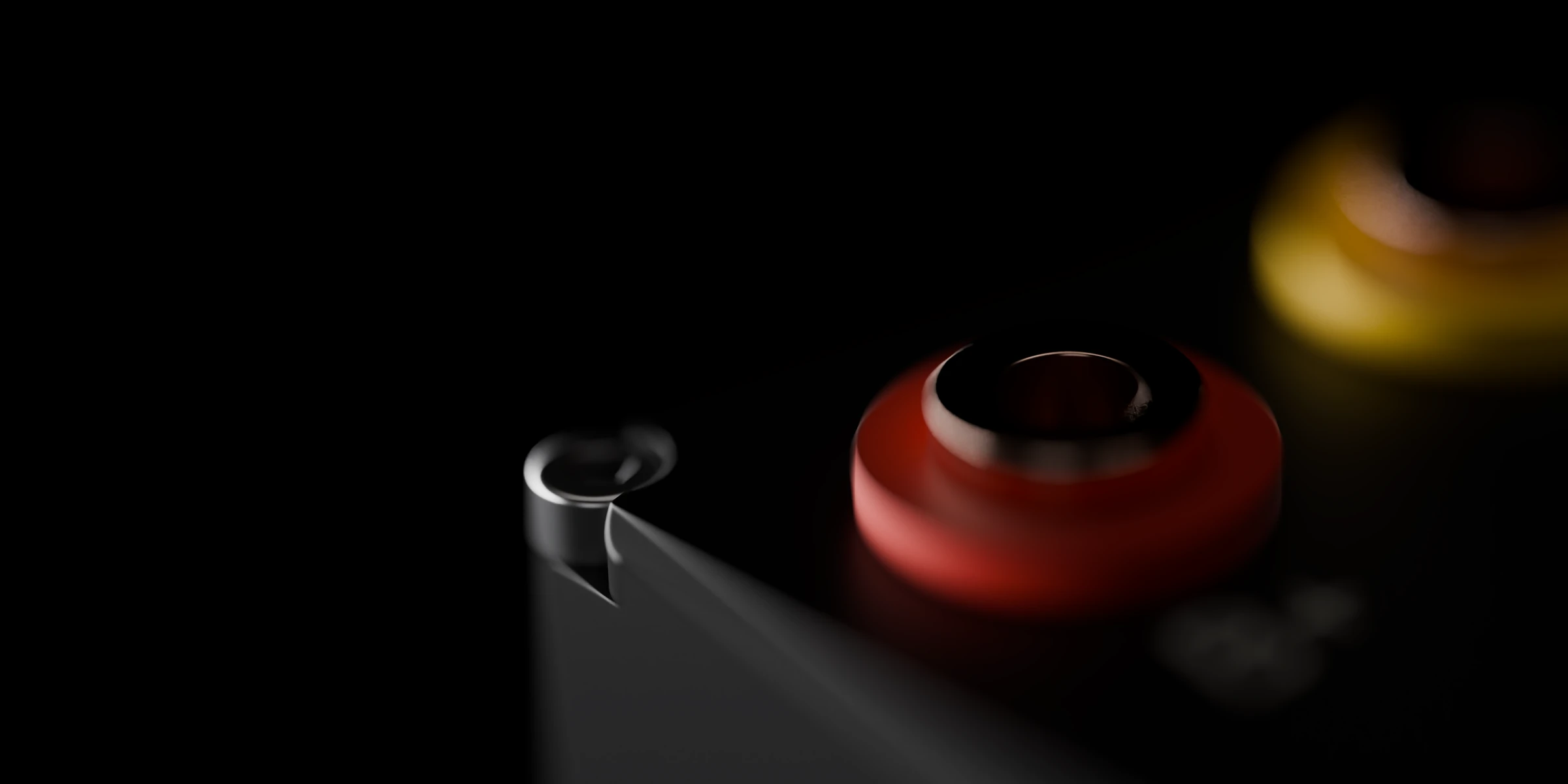 Borne B+ en cuivre et bague rouge, en gros plan